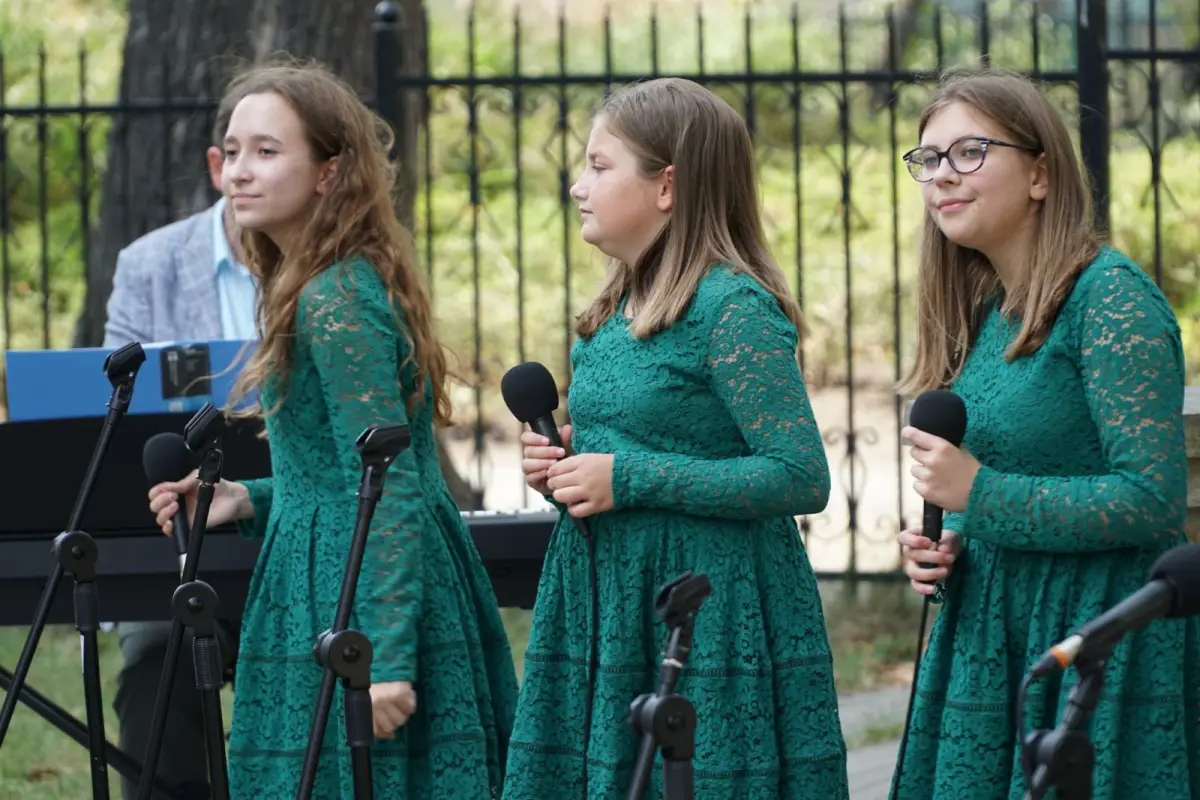 INIEMAMOCNE: czwartkowy koncert podokienny