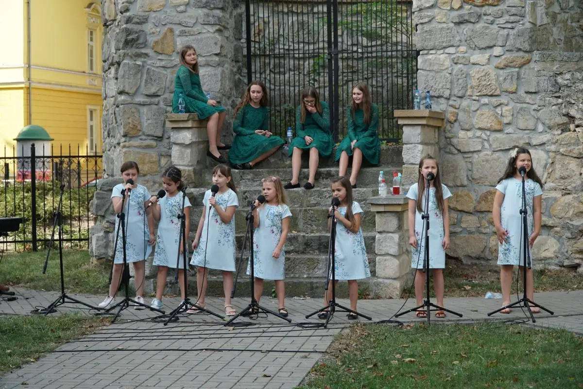 INIEMAMOCNE: czwartkowy koncert podokienny