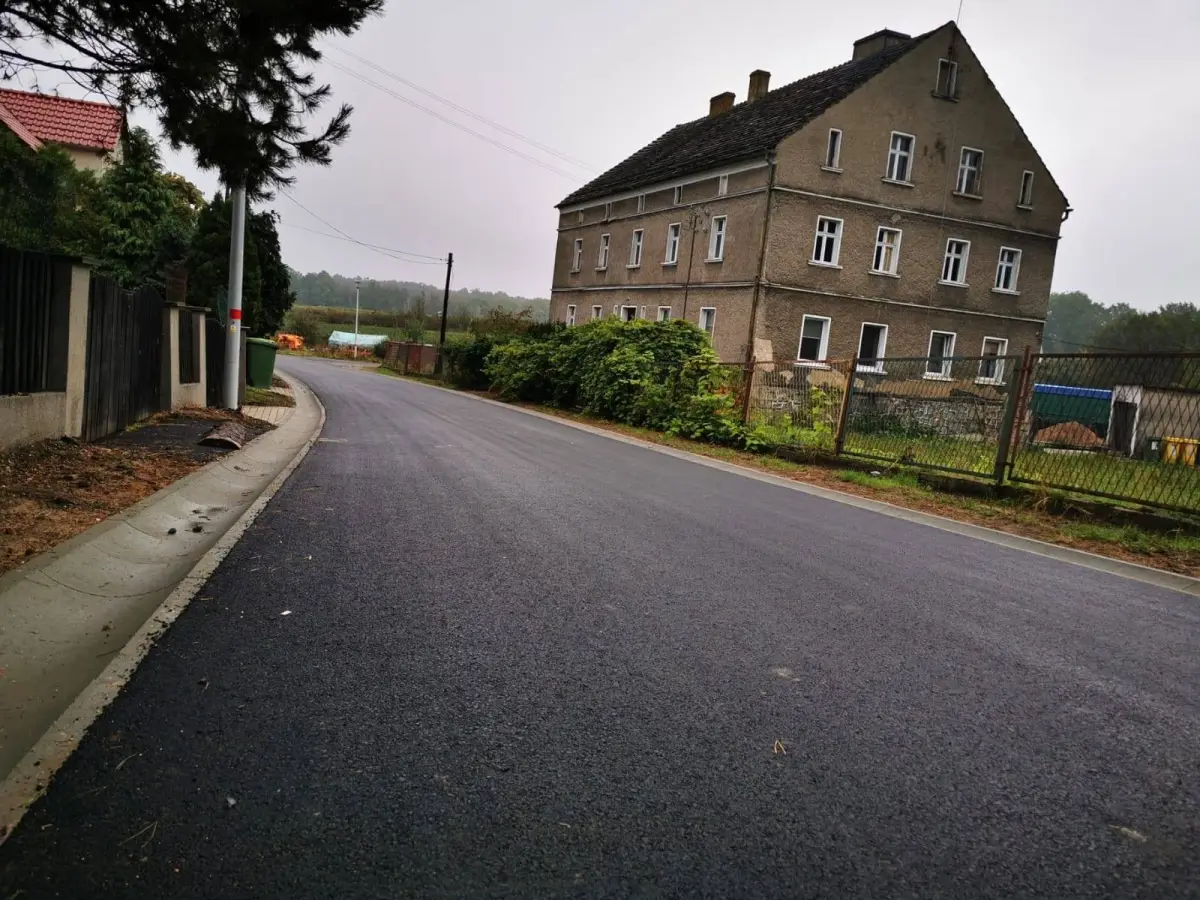 Przebudowa drogi między Wartą a Wartowicami zakończona