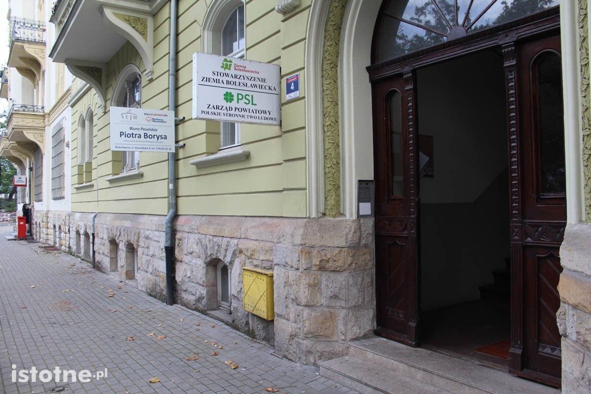 Posłowie Piotr Borys i Jarosław Duda otworzyli swoje biura w Bolesławcu