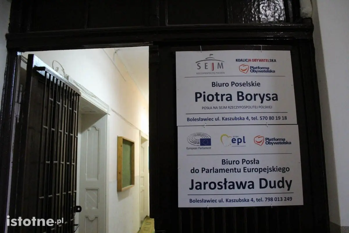 Posłowie Piotr Borys i Jarosław Duda otworzyli swoje biura w Bolesławcu
