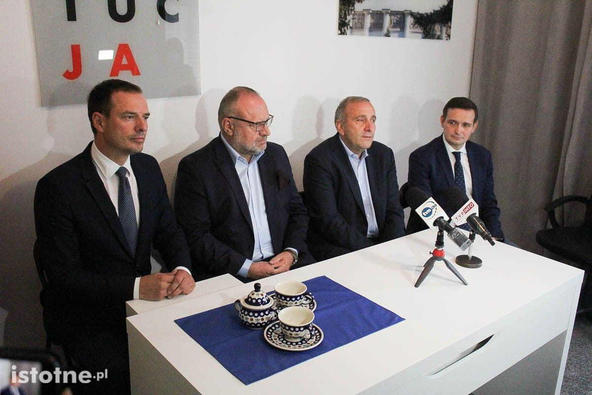 Posłowie Piotr Borys i Jarosław Duda otworzyli swoje biura w Bolesławcu