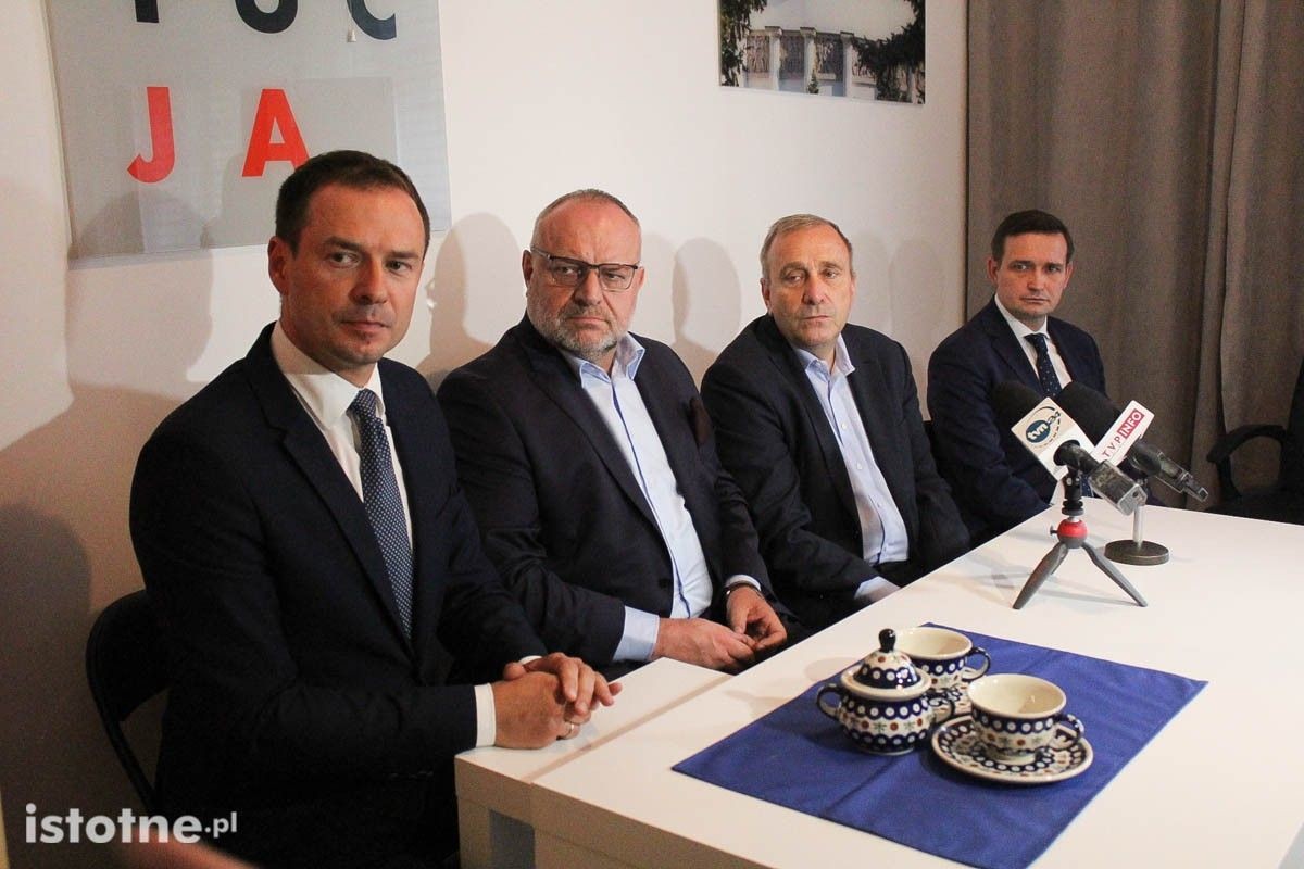 Posłowie Piotr Borys i Jarosław Duda otworzyli swoje biura w Bolesławcu