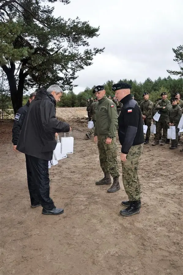 Bolesławieccy artylerzyści zakończyli szkolenie m.in. na terenie Huty Stalowa Wola