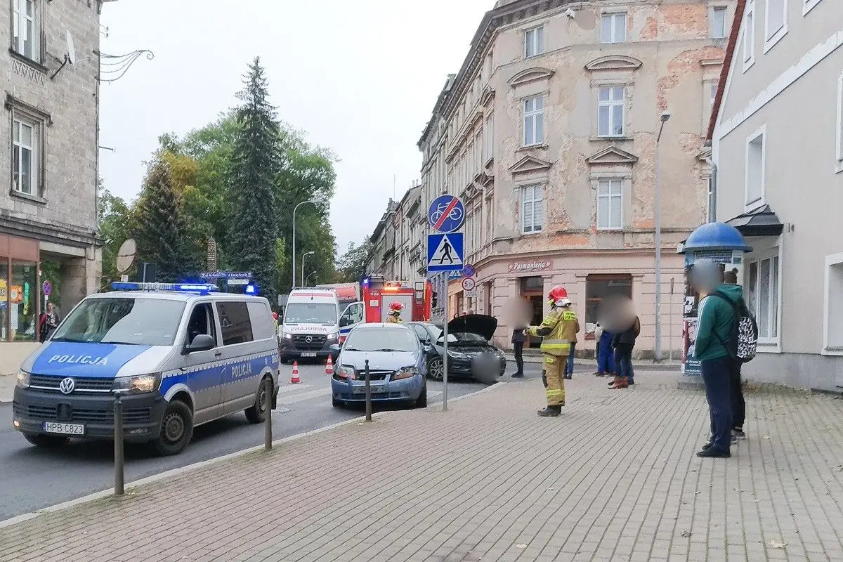 Zderzenie opla i daewoo przy ulicy Kubika w Bolesławcu