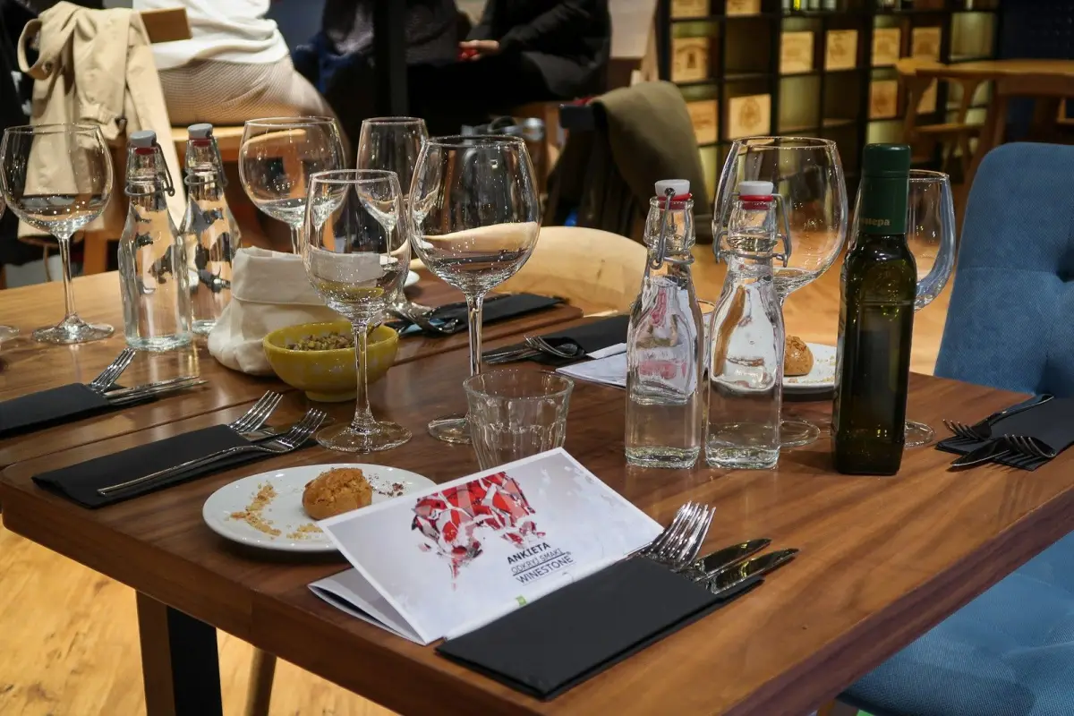 Warsztaty łączenia wina z potrawami w Winestone