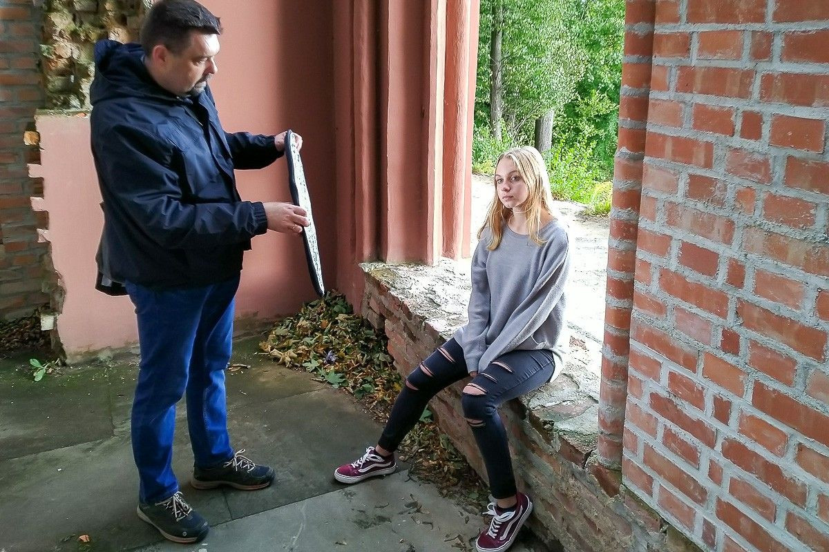 Uczniowie bolesławieckiej „Handlówki” na plenerze fotograficznym w Bukowcu