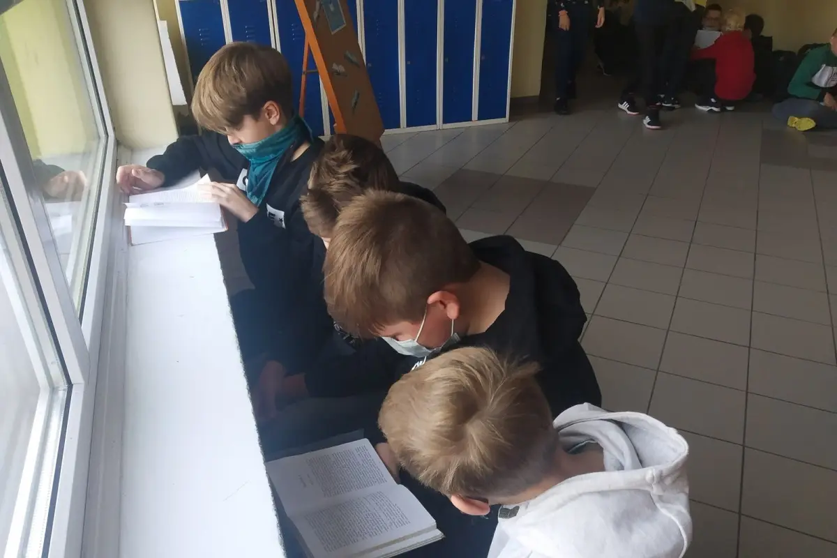Bicie Rekordu w Czytaniu na Przerwie w „czwórce”