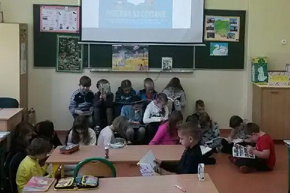 Bicie Rekordu w Czytaniu na Przerwie w „czwórce”