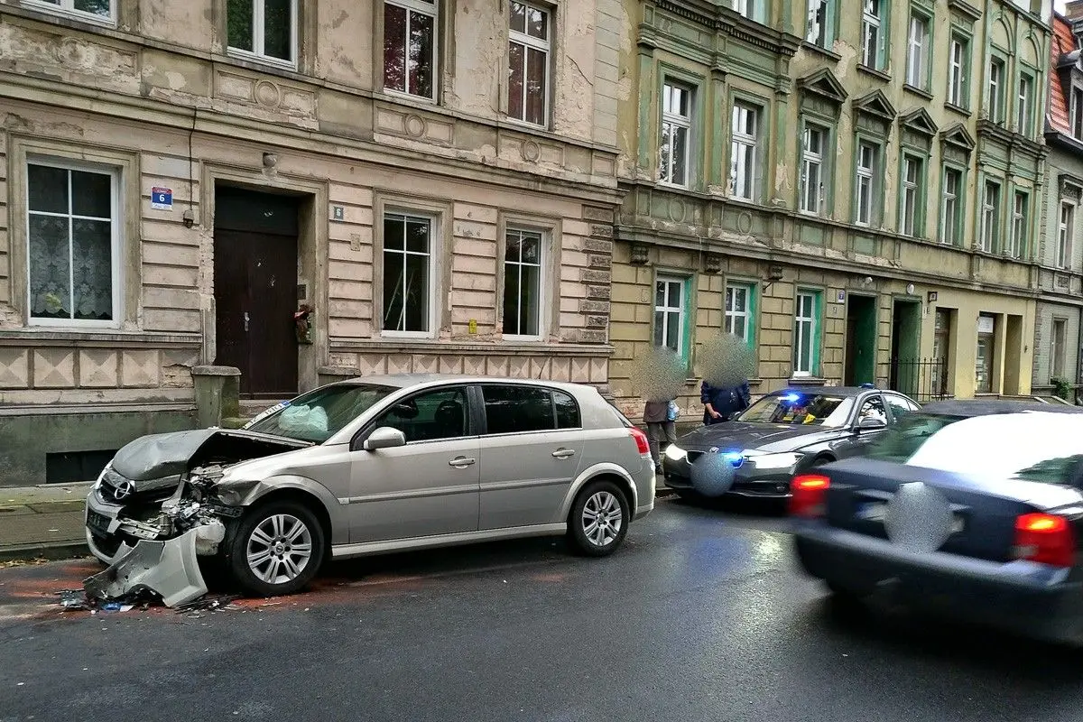 Zderzenie dwóch aut przy ul. Kubika w Bolesławcu