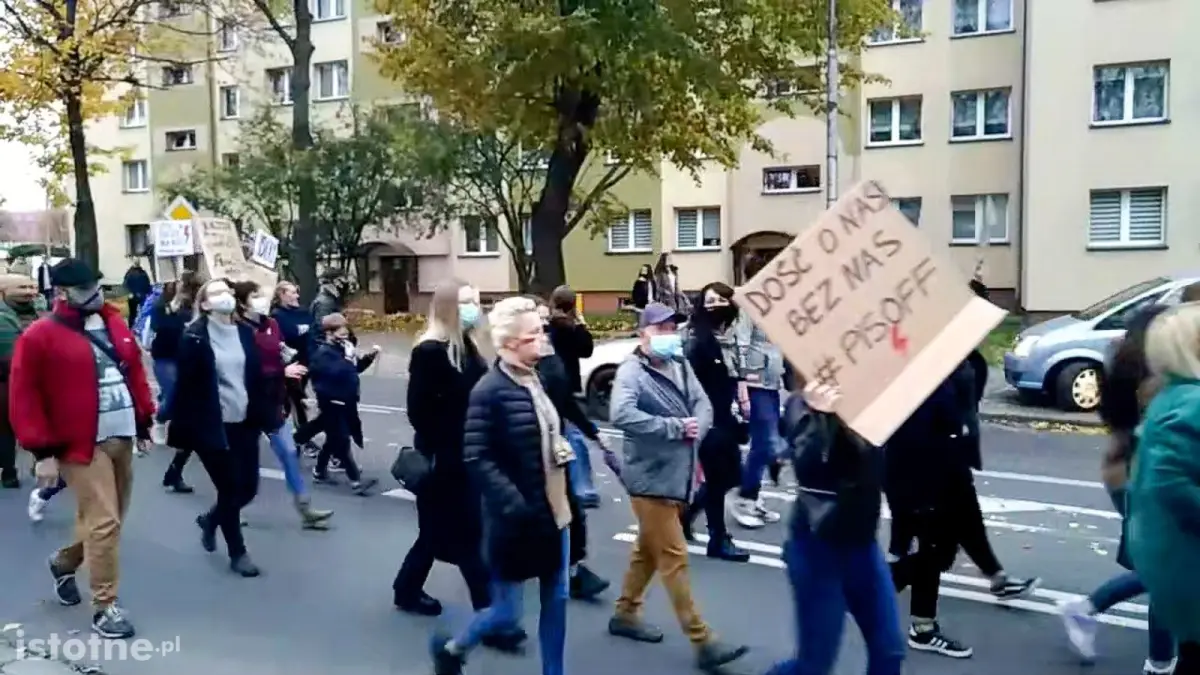 Spacer-protest przeciwko zaostrzeniu przepisów antyaborcyjnych
