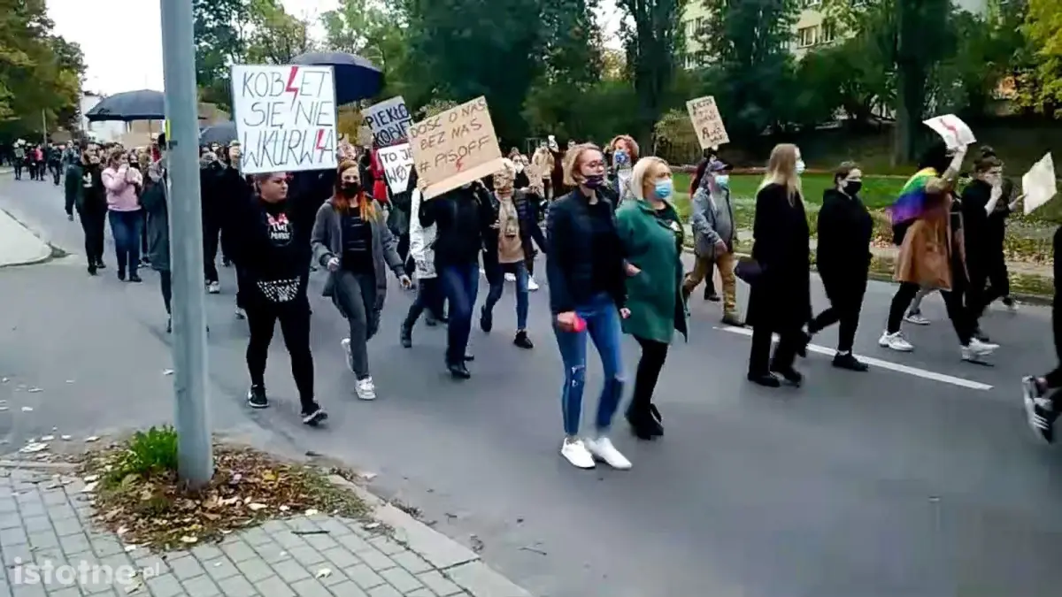 Spacer-protest przeciwko zaostrzeniu przepisów antyaborcyjnych