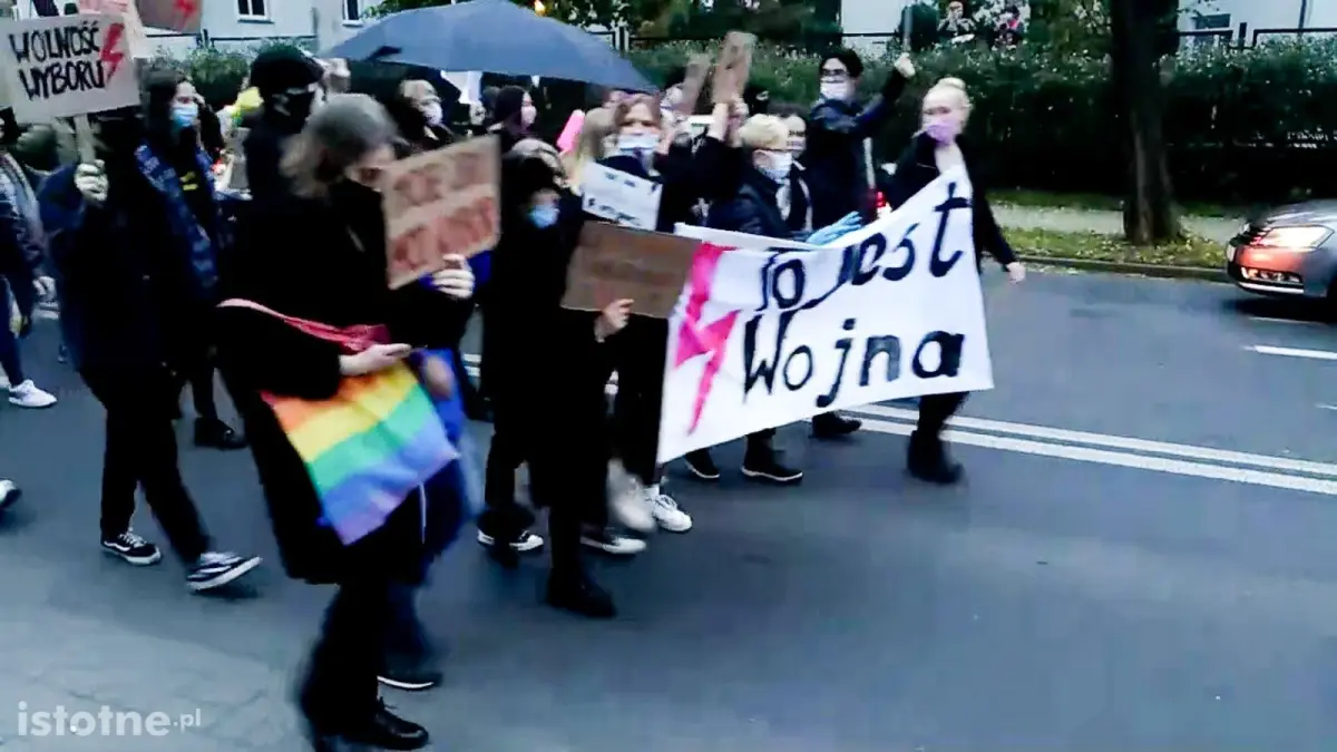 Spacer-protest przeciwko zaostrzeniu przepisów antyaborcyjnych