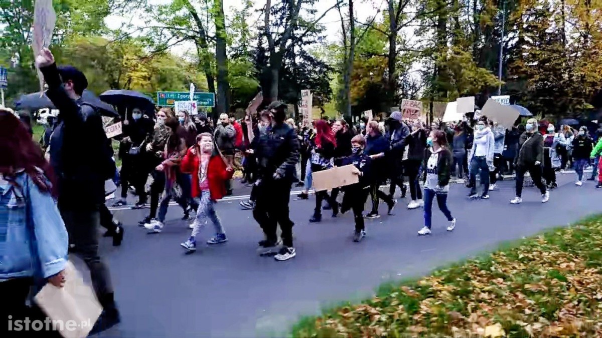 Spacer-protest przeciwko zaostrzeniu przepisów antyaborcyjnych