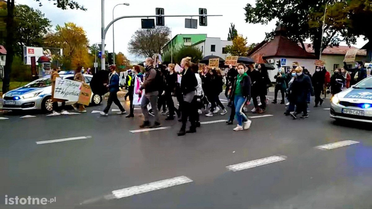 Spacer-protest przeciwko zaostrzeniu przepisów antyaborcyjnych