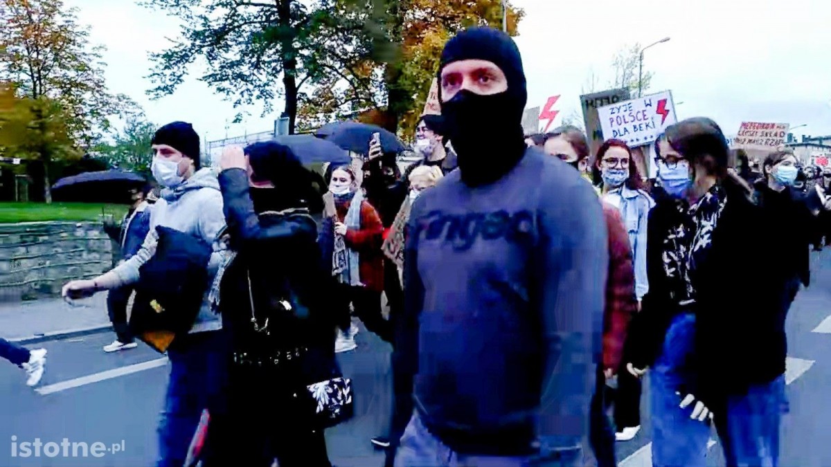 Spacer-protest przeciwko zaostrzeniu przepisów antyaborcyjnych