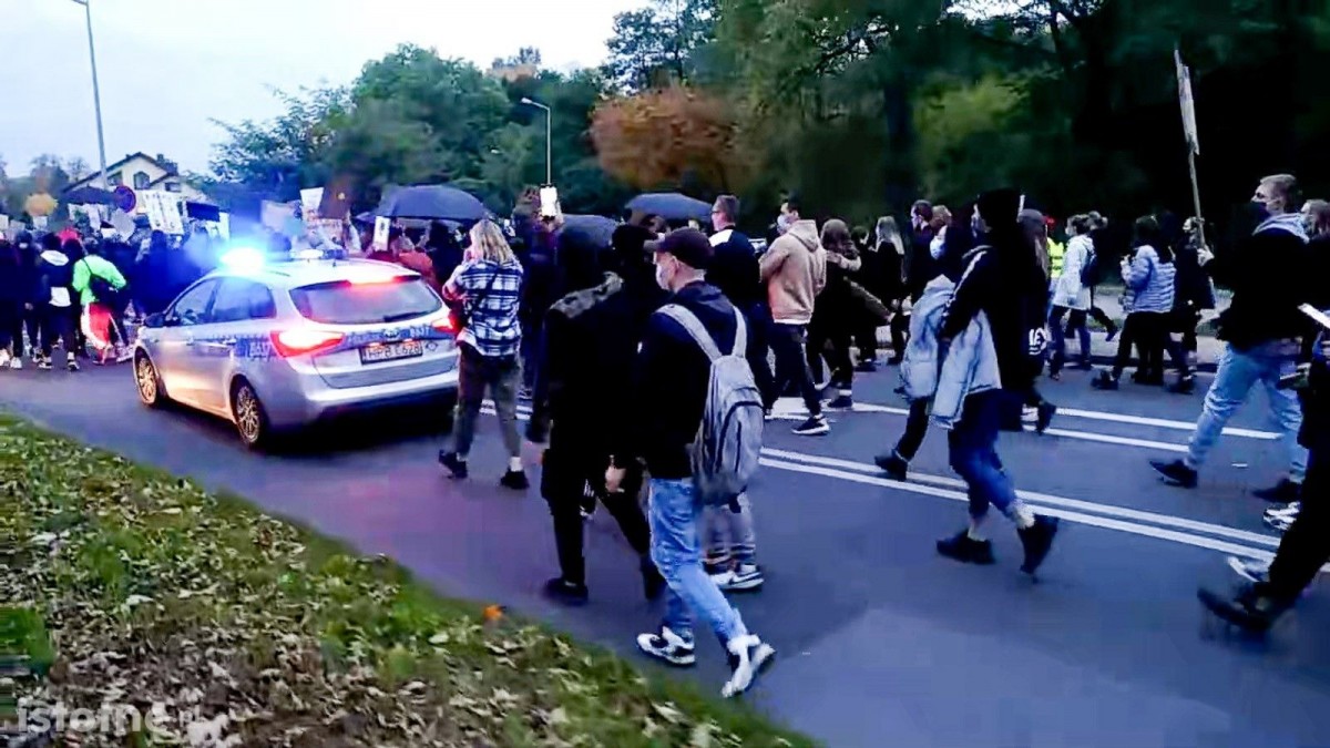 Spacer-protest przeciwko zaostrzeniu przepisów antyaborcyjnych