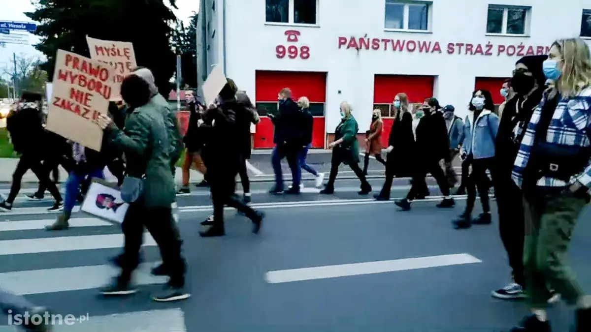 Spacer-protest przeciwko zaostrzeniu przepisów antyaborcyjnych