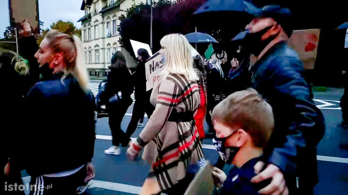 Spacer-protest przeciwko zaostrzeniu przepisów antyaborcyjnych