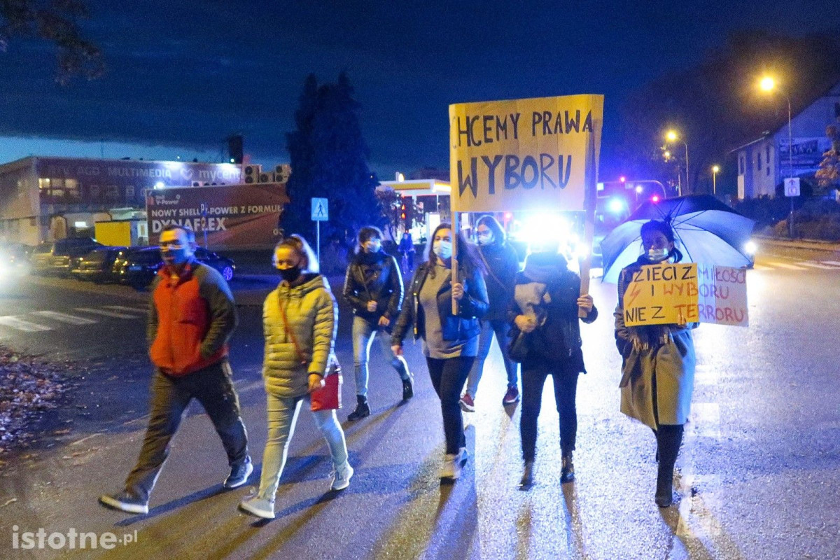 Wieczorny protest w Bolesławcu w sprawie aborcji