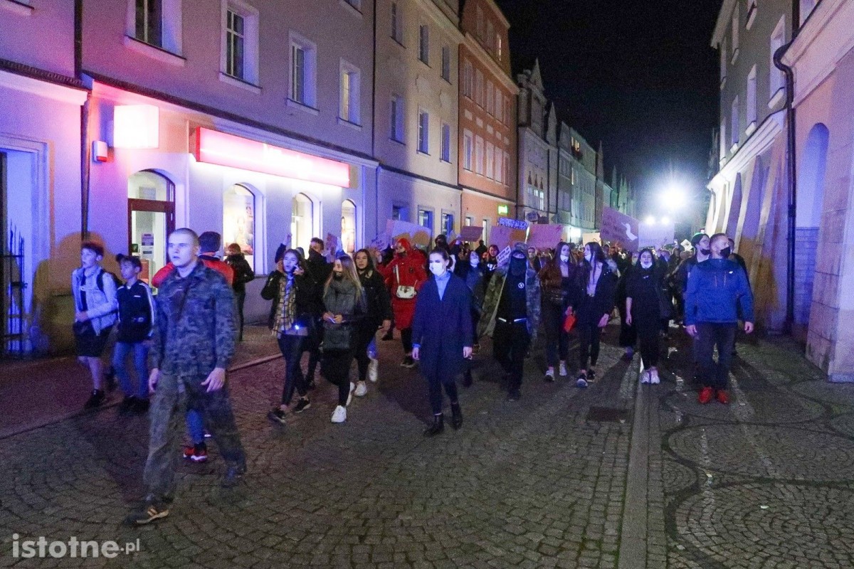 Wieczorny protest w Bolesławcu w sprawie aborcji