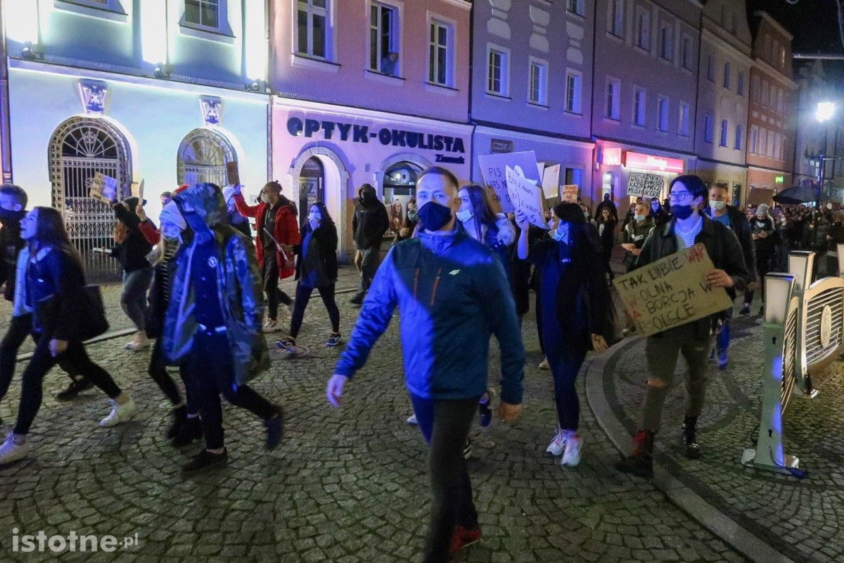 Wieczorny protest w Bolesławcu w sprawie aborcji