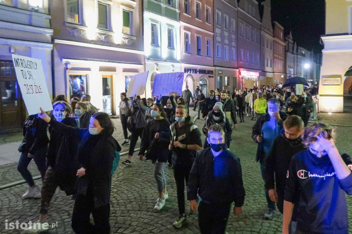 Wieczorny protest w Bolesławcu w sprawie aborcji