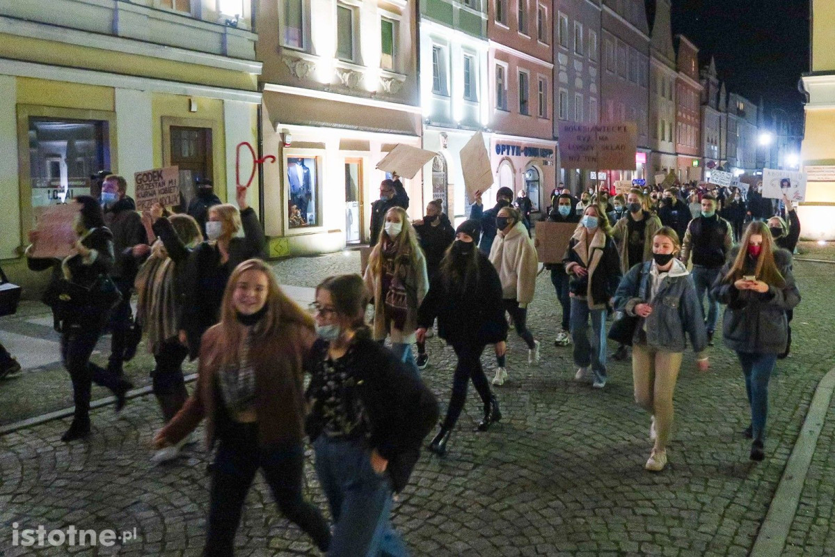 Wieczorny protest w Bolesławcu w sprawie aborcji