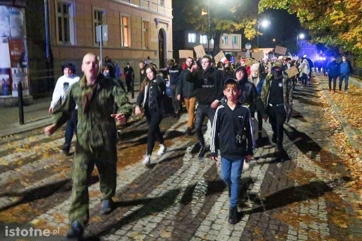 Wieczorny protest w Bolesławcu w sprawie aborcji