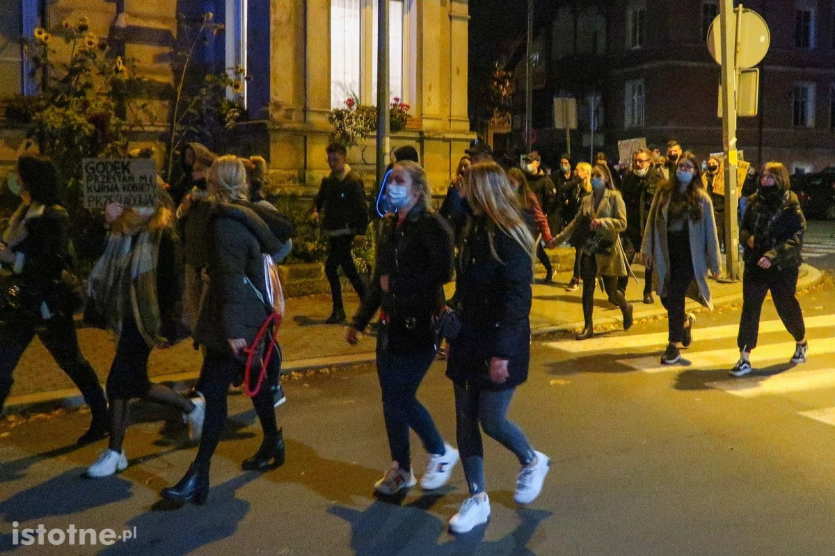 Wieczorny protest w Bolesławcu w sprawie aborcji