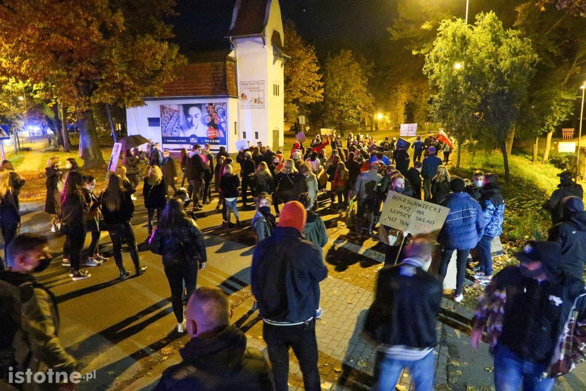 Wieczorny protest w Bolesławcu w sprawie aborcji