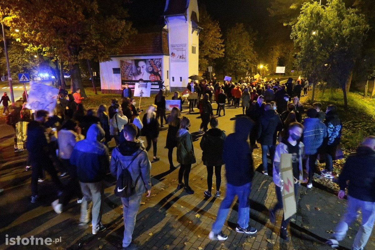 Wieczorny protest w Bolesławcu w sprawie aborcji