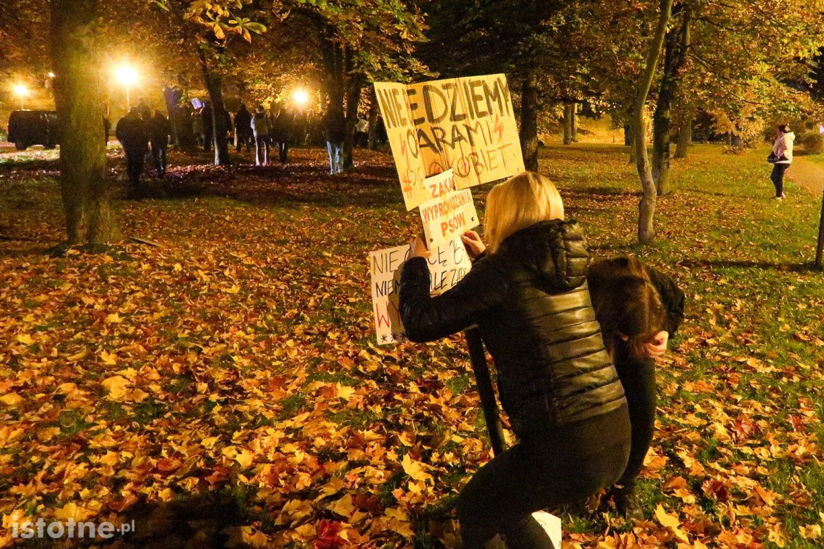 Wieczorny protest w Bolesławcu w sprawie aborcji
