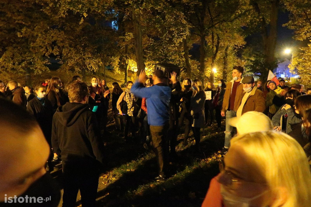 Wieczorny protest w Bolesławcu w sprawie aborcji