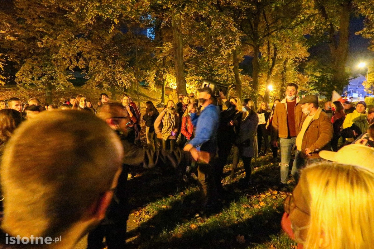 Wieczorny protest w Bolesławcu w sprawie aborcji