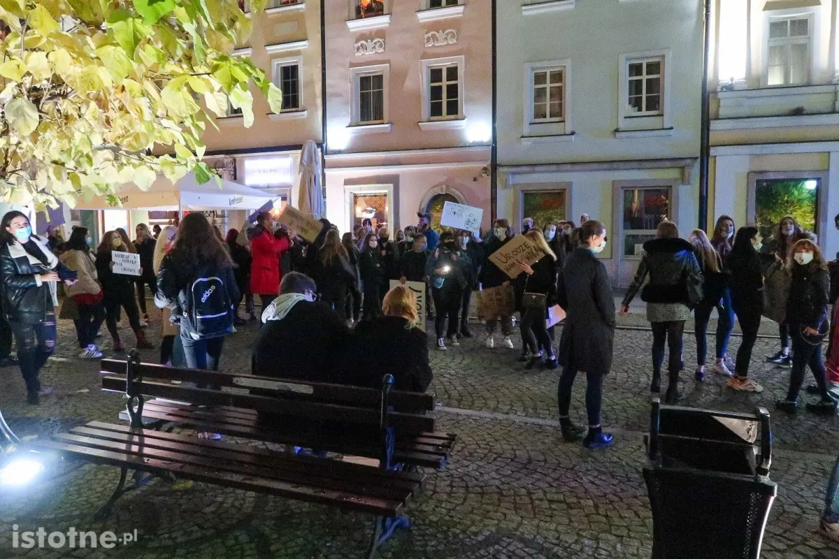 Wieczorny protest w Bolesławcu w sprawie aborcji