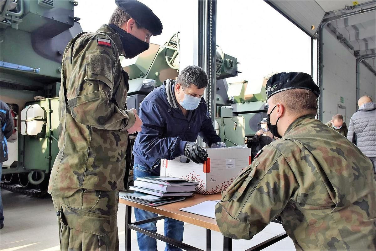 Do Bolesławca trafiła pierwsza partia samobieżnych haubic KRAB