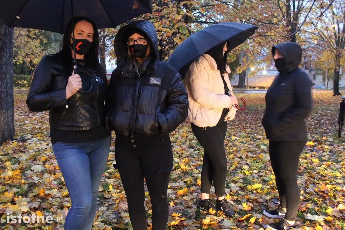 Uczestnicy protestu przeciwko zaostrzeniu przepisów antyaborcyjnych
