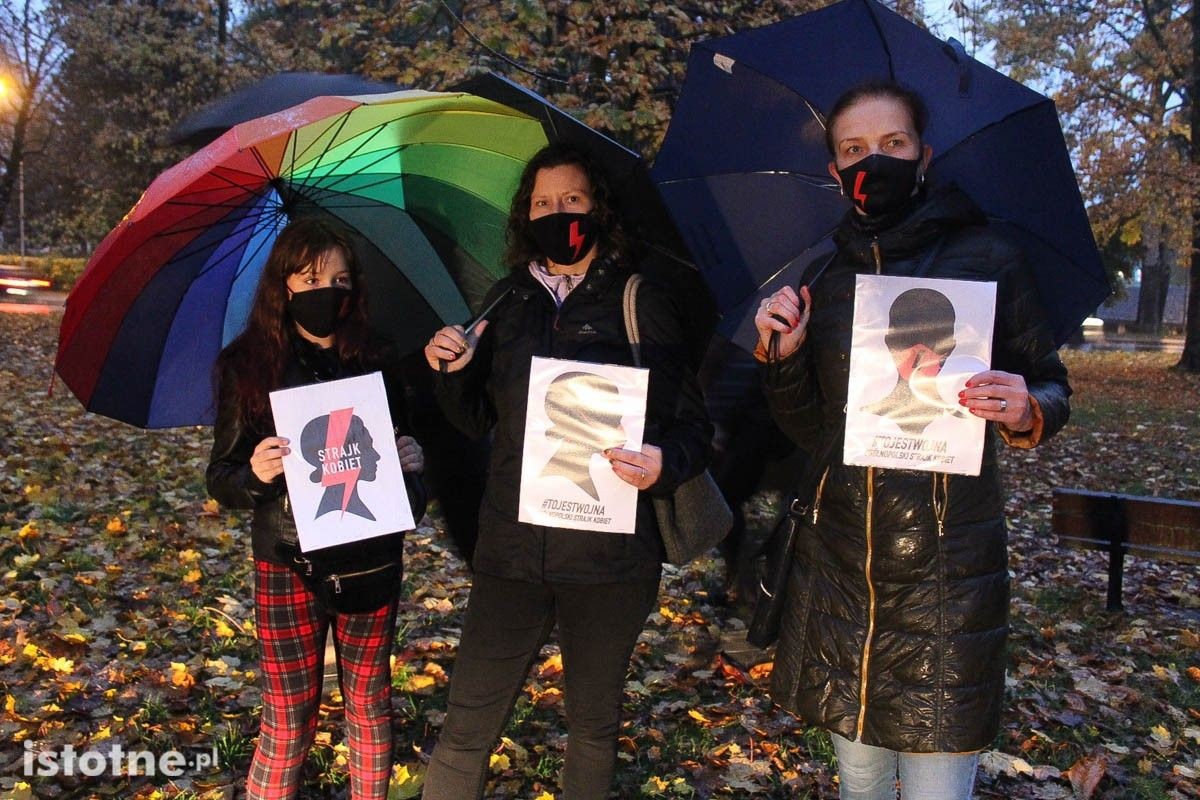 Uczestnicy protestu przeciwko zaostrzeniu przepisów antyaborcyjnych