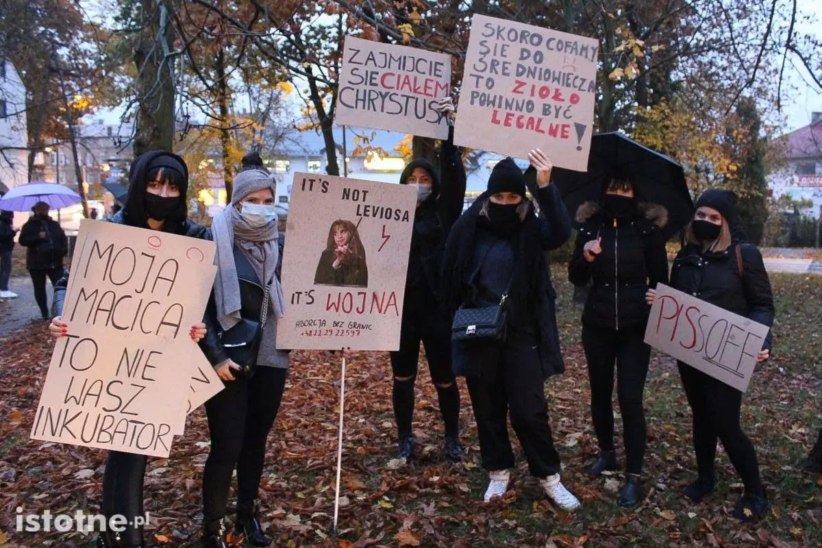 Uczestnicy protestu przeciwko zaostrzeniu przepisów antyaborcyjnych