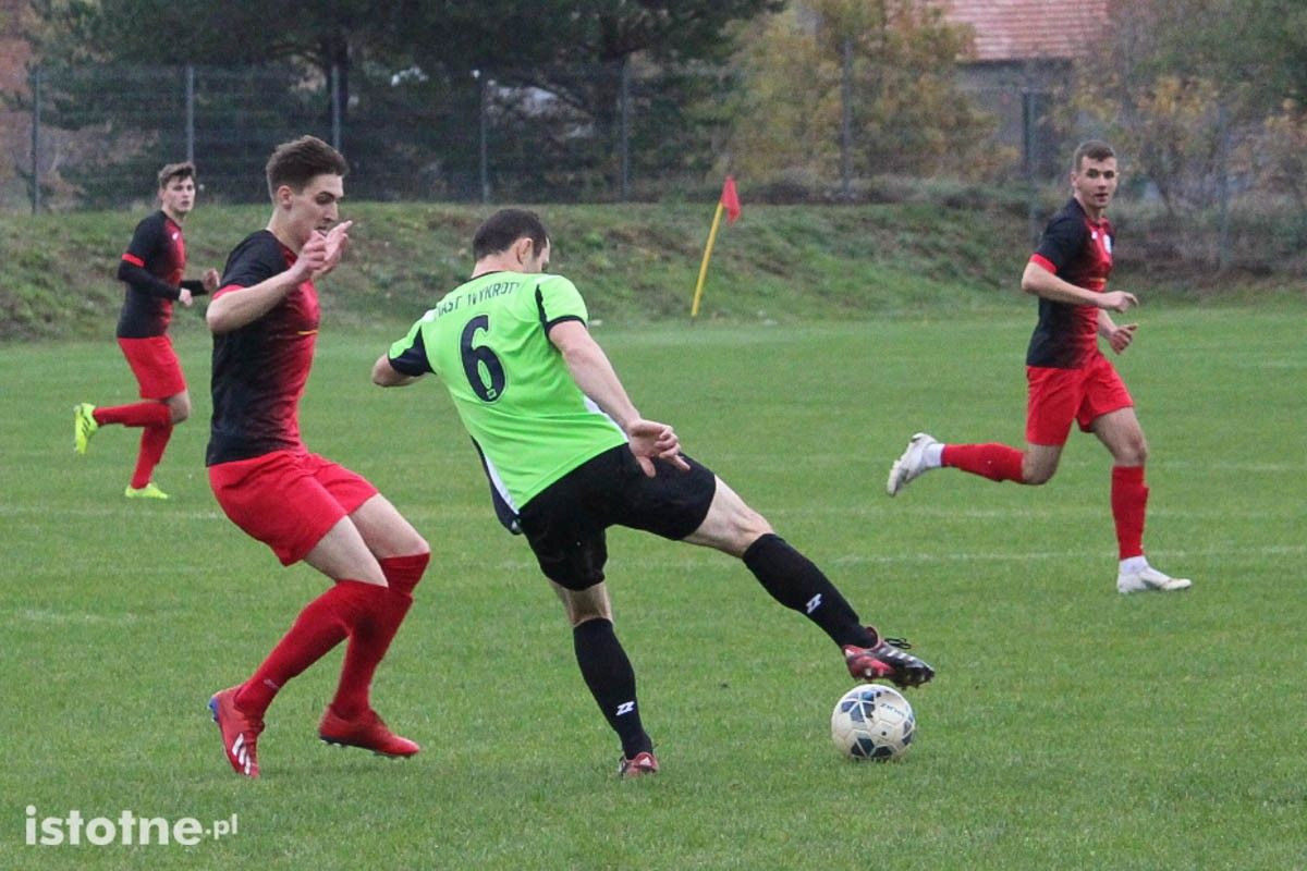 BKS wygrywa w Wykrotach