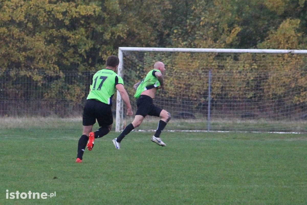 BKS wygrywa w Wykrotach