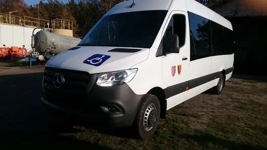 Gmina Gromadka: nowy autobus służący do przewozu osób niepełnosprawnych