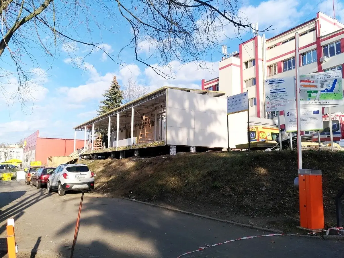 Nowy budynek przy szpitalu powiatowym w Bolesławcu