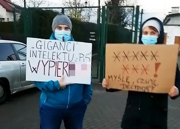 Gromadka protestuje