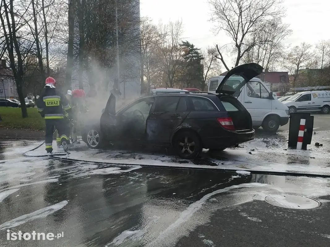 Pożar Mercedesa przy Jana Pawła II