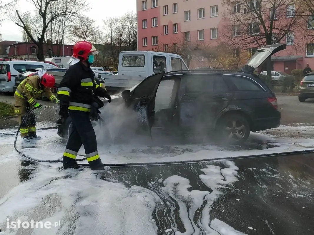 Pożar Mercedesa przy Jana Pawła II