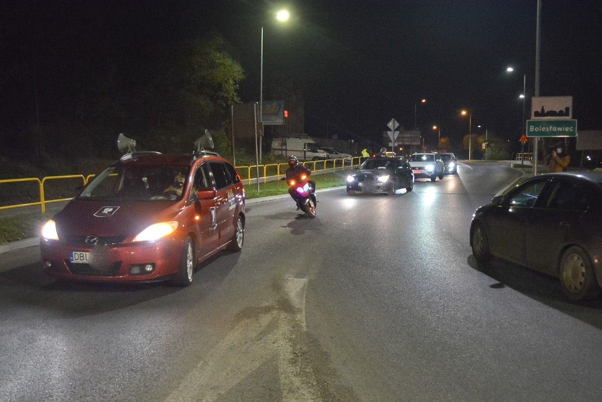 Zmotoryzowany protest przy rondzie Solidarności