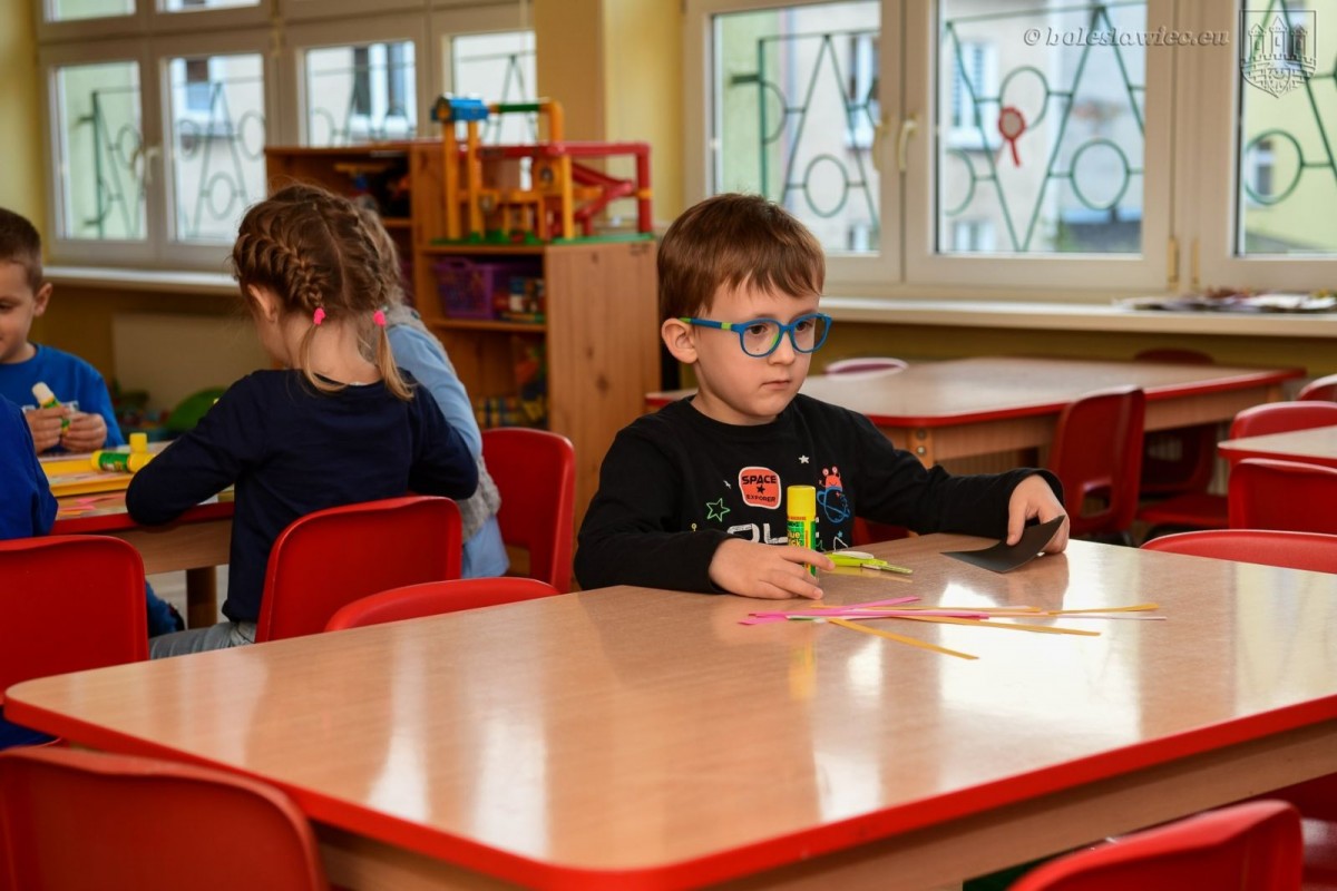 Przedszkolaki z MPP nr 4 w Bolesławcu wykonały łańcuch dobra