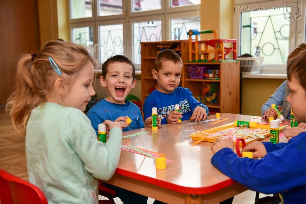 Przedszkolaki z MPP nr 4 w Bolesławcu wykonały łańcuch dobra